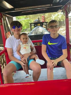 A post by @lindsay.922 on TikTok caption: #hersheypark #hershey #hersheyparkhappy #cousins #auntie #picnic #rides #fyp #niece 