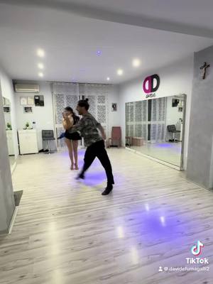 A post by @davidefumagalli2 on TikTok caption: Buona sera a tutti , chi vuole provare ?  #ballo #dance #danza #ballare #bachata #dancer #salsa #musica #amici #dancers #divertimento #dancing #salsacubana #ballerina #scuoladiballo #danzamoderna #latinoamericano #danzaclassica #milano #music #hiphop #tango #scuoladidanza #dancelife #Love #fitness #balloliscio #ballidigruppo #kizomba #eventi 