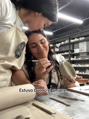 A post by @yajcarb on TikTok caption: Y andamos a gusto🦦 #fyp #🏳️‍🌈 #girlslikegirls #parati 