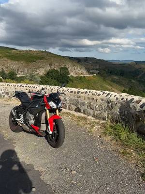 A post by @7tisba7 on TikTok caption: @calero77 #bmw #s1000r #bikelife #bikehub #bikelifeworld #1n23456 #bmwmotorrad #montage #paysage #suzuki #gsxs1000 