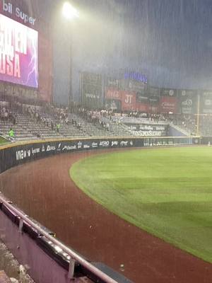 A post by @jordijuarez7 on TikTok caption: Se cayó el cielo en el estadio Mobil Super #viral #estadiomobilsuper #estadiosultanes #sultanesdemonterrey 