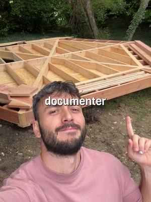 A post by @ulysselubin on TikTok caption: On va construire une Tiny House en 30 jours !