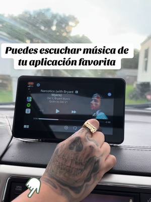 A post by @jeniliz3 on TikTok caption: Si no tienes Bluetooth esta pantalla CarPlay portátil es lo mejor#hieha#carplay#carplaysystems #carplayscreen #wireless #car #carstereo #androids #apple #applecarplay #adapter#TikTokShop #hiehacarplay 