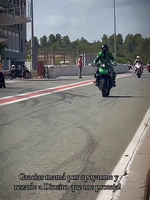 A post by @motomami_z800 on TikTok caption: Gracias mama por apoyarme y rezarle a Diosito que me proteja! Te iubesc 💚@Elena  #circuitocheste #jmrracing #valencia #parati #fyp #pentrutine #sufletepe2roti #motomami #adiccion #bikergirl #kawasaki 