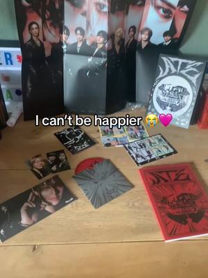 A post by @itsyx0rfavn0a on TikTok caption: OMG AHHHH IM SO HAPPY I CAN CRY🥹 this album is the best I have now😍 dont mind my messy desk😊