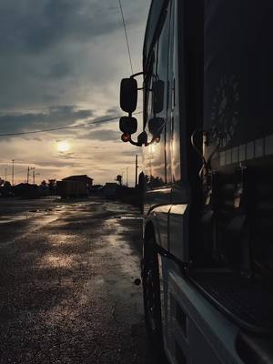 A post by @manu_pessimoelemento on TikTok caption: #CapCut #work #pltransport #xf106 #schmitzcargobull #ontheroad #daf #pessimoelemento #truckpassion #passion #passione #camionista #espressomaltabastarda #trucklife #trucker #truckstyle 