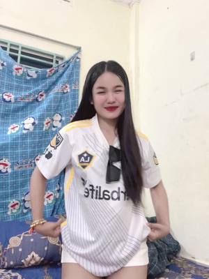 A post by @ahya_200x on TikTok caption: កាត់យប់🤣