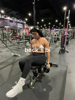 A post by @danielysse22 on TikTok caption: Back and biceps loading… #GymTok #lifting #fitnessjourney #fitness #weightlifting #weightliftingwomen #fitnesstiktok #TikTokFitness #CapCut #viral #backandbiceps #back #biceps 