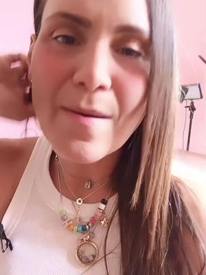 A post by @nenagosling on TikTok caption: Regalos personalizados collares personalizados  #jewelry #emprendedor #nenagosling #regalospersonalizados #joyeria #jewelrybusiness #emprendedor #negocio 