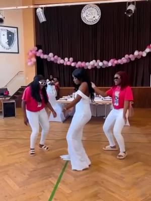 A post by @carinechocolat on TikTok caption: #anosatrás #congolaise🇨🇩🇨🇬 #congolaise🇨🇩 #🇨🇩🇨🇩🇨🇩🇨🇦🇦🇴🇧🇷🇬🇳🇦🇩🇭🇷🇮🇳🇨🇵 #fypシ゚viral🖤tiktok #🇦🇴🇦🇴🇦🇴🇦🇴 ##@#@#@