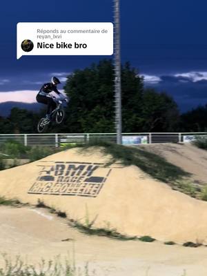 A post by @gregoire_qlr on TikTok caption: Réponse à @reyan_lxvi  #bmxracing #bmxrace 