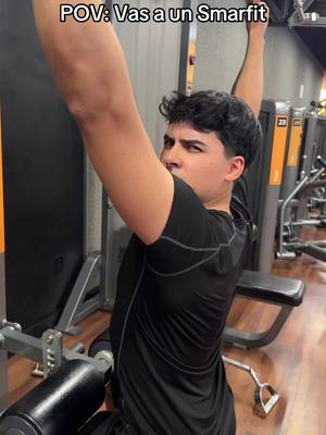 A post by @alfredorangel_ on TikTok caption: Se cambio de gym… #gym #humor #GymTok #risa #fyp #gymrat 