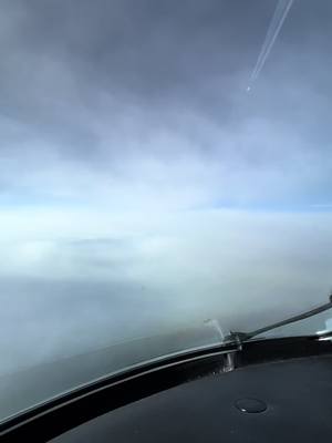 A post by @erjpilot on TikTok caption: Chasimg jetblue southbound. #itsabeautifulworld🌎 #aviation #✈️❤️ #cloudsurfing #georgia 