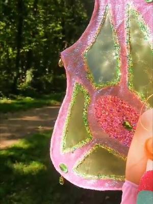 A post by @shihokachan on TikTok caption: when nature is calling me 🫶🏻 #winx #winxclub #flora #cosplaywinx #winxcosplay #cosplayflora #floracosplay 