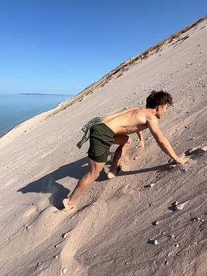 A post by @axelwebber on TikTok caption: #duneclimb #desertspider #sandinmycrevices 