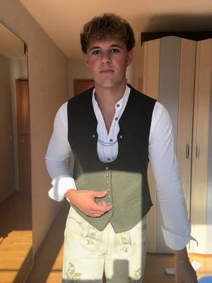 A post by @kattinho_ on TikTok caption: Ready for Oktoberfest 😍🥨 #oktoberfest #wiesn #münchen #bayern #fy #fürdich #fyp #tracht #christopher_kattenborn 