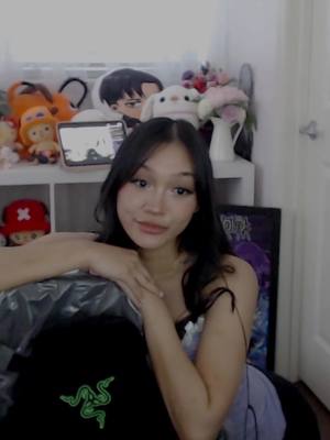 A post by @aziakiara on TikTok caption: Building my new @Razer chair on stream was so fun! Thank you ✨#giftedbyrazer #twitchstreamer #streamer #twitchclips 