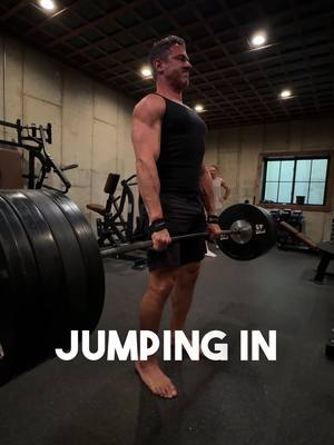 A post by @donsaladino on TikTok caption: Straps vs No Straps 🤔  #trainingtips #heavylifting #workout #gripworkout #gripstrength 