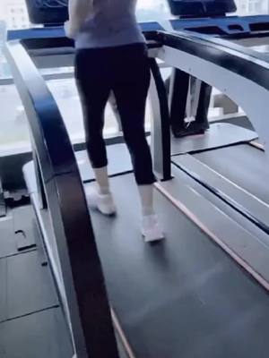 A post by @hayachoudharyofficial on TikTok caption: Running Workout 🏋🏿#foryou #foryoupage #workout #squats #workout #myoutfit #hayafarr #gym #sportlover 