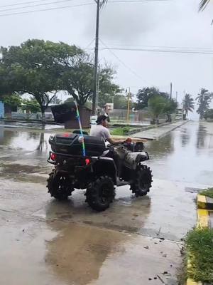 A post by @eduardo_esquivel7 on TikTok caption: La llegada del John #huracan #fyp #canam #playaazulmichoacan #rutassierracostamichoacán 