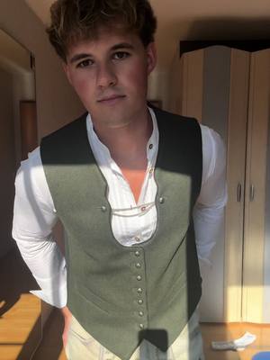 A post by @kattinho_ on TikTok caption: Oktoberfest wird crazy 🔥🥨 #oktoberfest #wiesn #fürdich #christopher_kattenborn 