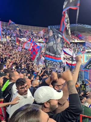 A post by @salvo9930 on TikTok caption: #catania🔵🔴 #voliamoneixte✈🦁 #neiperte #andiamoneiperte #forzacatania #forzacataniasempre #❤️💙 