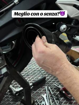 A post by @anon_biker on TikTok caption: A voi la decisione  #moto #exhaust #puresound #sound #scproject #triumph #streettriple 