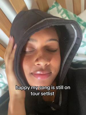 A post by @aaliyahkrista on TikTok caption: Hi guys lol happy tour 🤗 #billieeilish #fyp 