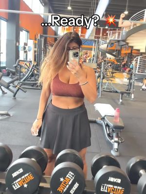 A post by @valentinadenucci on TikTok caption: Guess who’s back on Tik Tok 🙄🫶🏻🏋🏻‍♀️ 1G: valentinadenucci (305k follower) #gym #fitness #fitnessmotivation #pt #whosthatgirl #abs #legday #squat #run #deadlift #grateful 