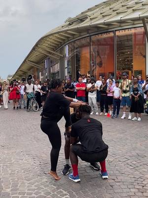 A post by @aicha_keita3832 on TikTok caption: Bonne fête d’indépendance à toutes et à tous 🇬🇳💪#tiktokguinee224🇬🇳 #ArtisteAcrobatique #circusbaobabfamillie🥰😍 