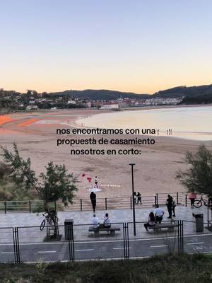 A post by @juanitastavile on TikTok caption: . . . #propuestadematrimonio #novios #parejas #playa 