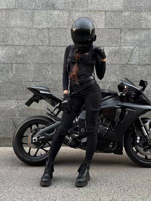 A post by @nesstte on TikTok caption: Blck 🖤 #motorcycle #yamahar1 #nesstte 