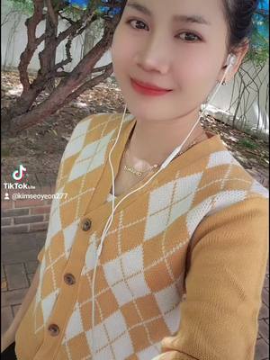 A post by @kimseoyeon277 on TikTok caption: ធ្វើការថ្ងៃនឹងទៀតបានសំរាក់ហើយ♡🥰🥰