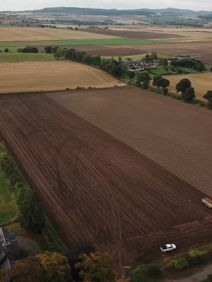 A post by @valtra.lad on TikTok caption: #newholland #class #masseyferguson #grimme 