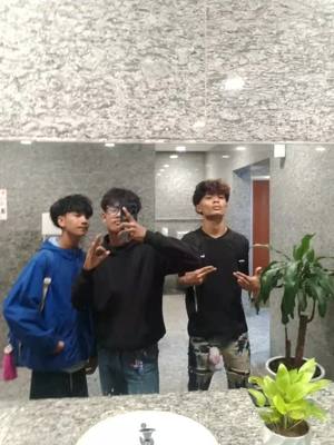 A post by @goldgodstar200007 on TikTok caption: မတွေ့တာကြာပီနော်#tiktok #foryo #ကပ်ပရှင်🖇️ #fyppppppppppppppppppppppp 