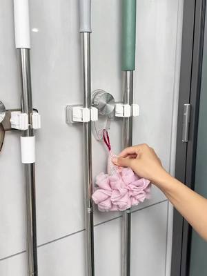 A post by @newlifehacks3_us on TikTok caption: With this suction cup mop clip, all the mops and brooms at home can be stored on the wall, which does not take up space and is convenient to take out #SuctionCupMopClip #SuctionCupStorageRack #FreePunchMopRack