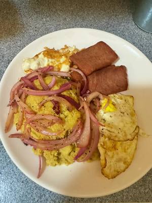 A post by @soniaaksony on TikTok caption: #mangu #republicadominicana🇩🇴 #haitiantiktok🇭🇹 #food #FoodLover 