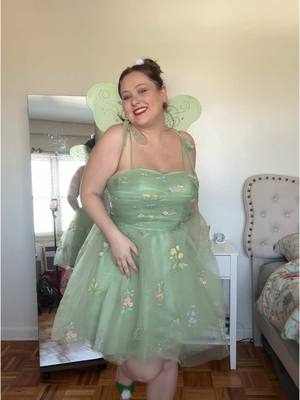 A post by @kimspire_ on TikTok caption: DIY Tinker-bell costume💚🧚 #tinkerbell #costume #DIY #halloween #fairy #pinterest #aesthetic #coquette #inspiration #OOTD