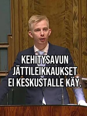 A post by @mikobergbom on TikTok caption: En olisi keskustasta tällaista uskonut. Neljä vuotta vihervasemmiston kanssa on valitettavasti muuttanut keskustaa surulliseen suuntaan. Keskusta ei uhraa pienintäkään ajatusta sille, että säästöjä tehdään kehitysapuun siksi, että valtion talous on surkeassa kunnossa.  Rahaa ehkä oli Rinteen hallitusneuvotteluissa jakaa maailmalle, enää sitä ei samoissa määrin ole.Hallituskauden aikana kehitysapuun tehtävät säästöt ovat kokoluokaltaan noin 1 200 miljoonaa euroa. Kehitysavun leikkaus on yksi hallituksen suurimpia yksittäisiä menoleikkauksia.