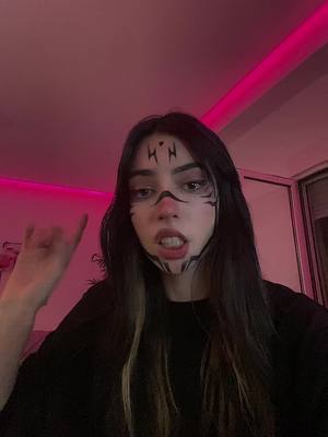 A post by @money_lisa on TikTok caption: Un día Itadori bajó y dijo: