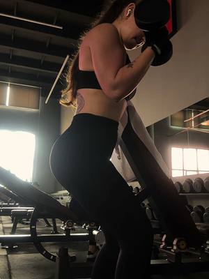 A post by @covalciuc_veronica on TikTok caption: 😏#gymmotivation #втренде #gym #спина #GymTok #GymLife 