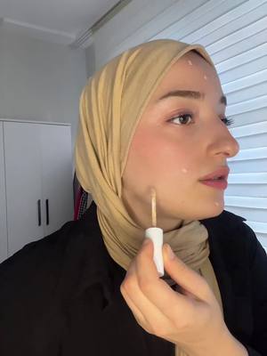 A post by @kadriyyess on TikTok caption: lise makyajım dersek #grwm #lise reklam