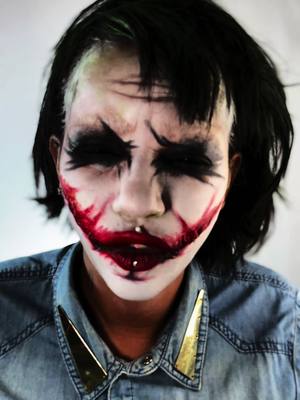 A post by @dearegina88 on TikTok caption: Joker la versione di heath ledger che ne pensate? #joker #jokermakeup #heathledger 