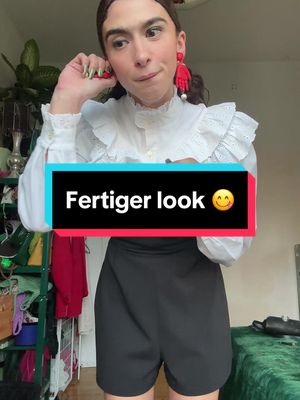 A post by @canelaylin on TikTok caption: Mein Outfit für das Musical „Chicago“  💖