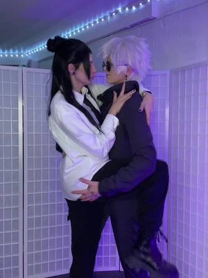 A post by @itslanicos on TikTok caption: BLOOPERS WITH @Nao Uzumaki #gojo #geto #cosplay #jujutsukaisen 