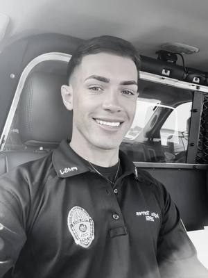 A post by @joxsueloayala on TikTok caption: 👮🏻‍♂️💙🙏🏻 #policiadepuertorico #sanjuan #CapCut 