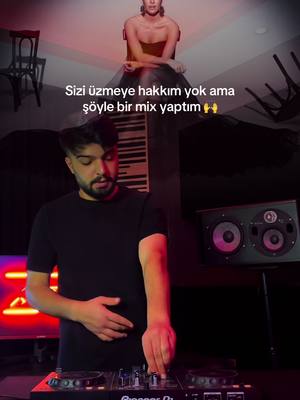 A post by @servettunc04 on TikTok caption: Djyiz diye mutlu sanıyorlar 😏 