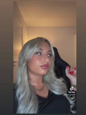 A post by @jas_mina59 on TikTok caption: 😘 #fyp #foryoupage #blonde 