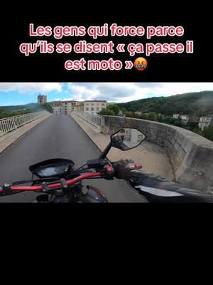 A post by @calero7795 on TikTok caption: Serrer contre un trottoir avec une passagère ceux qui font ça cst une dinguerie 🤬#moto #motard #motarde #bikelife #couplemotard #suzuki #gsxs1000 #auvergne #roadtrip #pourtoi 