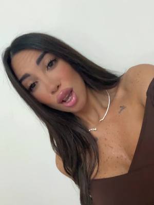 A post by @_rosapetrone on TikTok caption: 😘